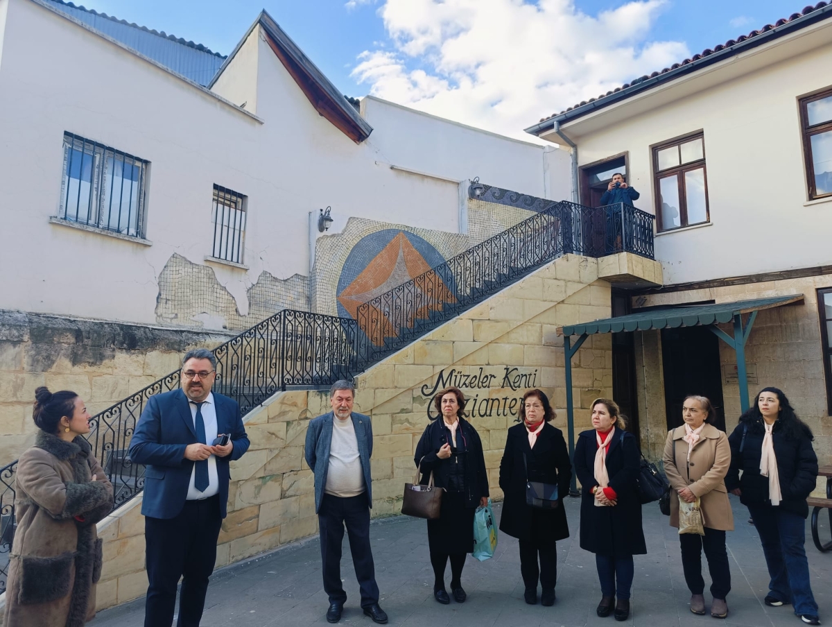 ÇEKÜL Vakfı Ekibi, Gaziantep’te Gönüllüler Ve Yerel Yöneticilerle Bir Araya Geldi.