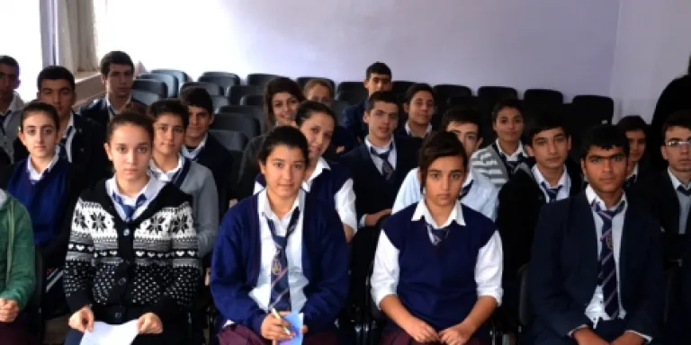 ÇEKÜL&#039;ün gönüllü öğretmenleri iş başında!