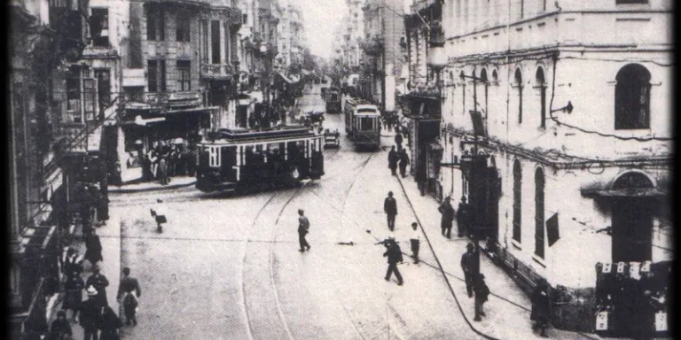 &quot;Toplumsal Dönüşüm ve Beyoğlu&#039;nda Yeme-İçme Mekânları&quot;