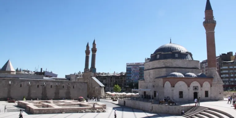 Sivas geçmişle bugünü buluşturuyor
