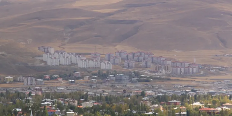 Anakent yönetimlerini yeniden düzenleyen yasa  ne getirdi, ne götürdü?